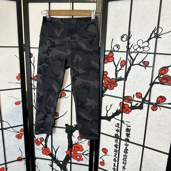 Zyia Active Leggings 2 Forest Camo Luxe Black Gray Camouflage High Rise Crop - Picture 2 of 6